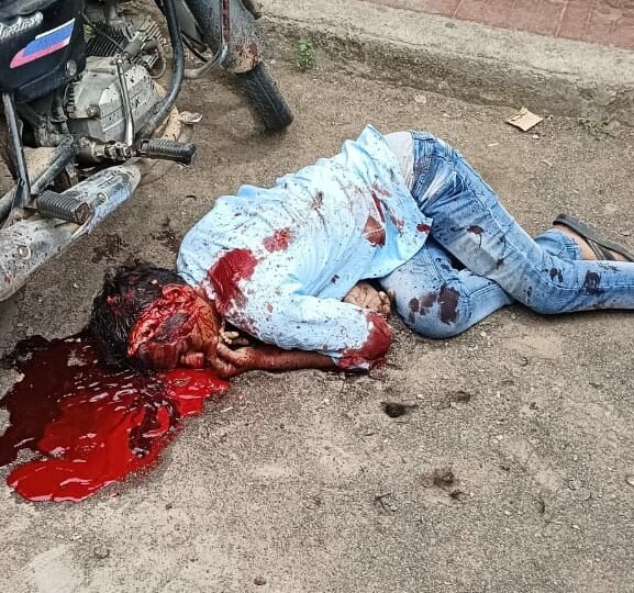 செங்கல்பட்டு நீதிமன்றத்தில் நாட்டு வெடிகுண்டுகள் வீசி வாலிபர் வெட்டி படுகொலை