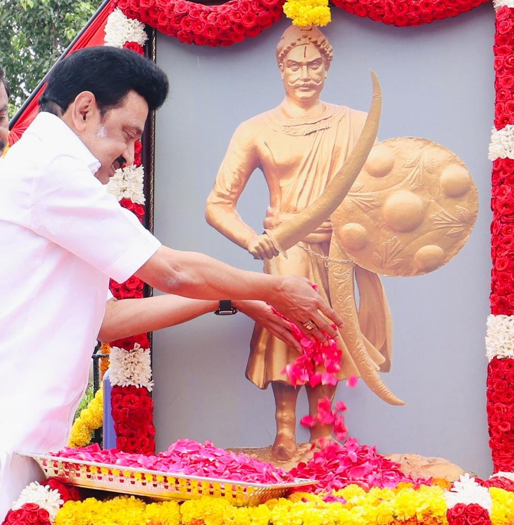 சுதந்திர போராட்ட வீரர் அழகுமுத்துக்கோன் பிறந்தநாளையொட்டி அவரது  படத்துக்கு முதலமைச்சர் மு.க.ஸ்டாலின் மலர்தூவி மரியாதை