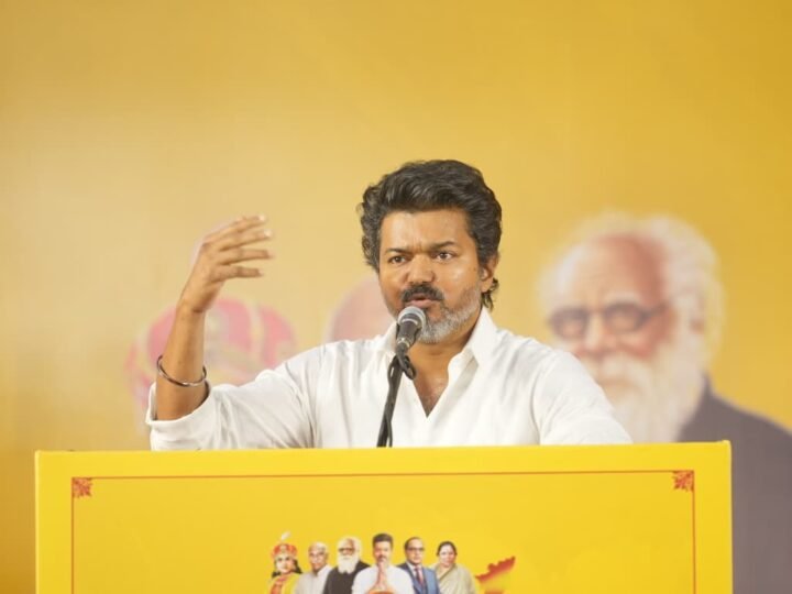 பொய் சொல்லி ஏமாற்றி ஆட்சியை பிடித்தவர்களை சும்மா விட முடியுமா? நடிகர் விஜய் ஆவேசம்! “வீட்டுக்கு ஒரு பைக் – கார்” உட்பட 12 வாக்குறுதிகள்!! அரசியல் கட்சிகளையே அலற வைக்கும் தேர்தல் ட்ரெய்லர்!!