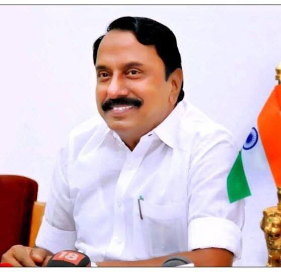 நடிகர் விஜய்யுடன் திடீர் சந்திப்பு: முன்னாள் அமைச்சர் செங்கோட்டையன் த.வெ.க துணை தலைவராகிறார்!! எம்.எல்.ஏ பதவி ராஜினாமா!!