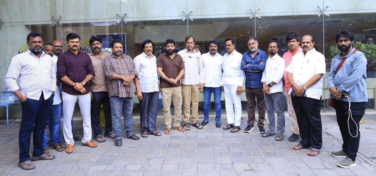 பாரதிராஜா பற்றி வதந்திகளை பரப்பாதீர்கள்! நேரில் பார்த்த பின் திரைப்பட இயக்குநர்கள் வேண்டுகோள்!!