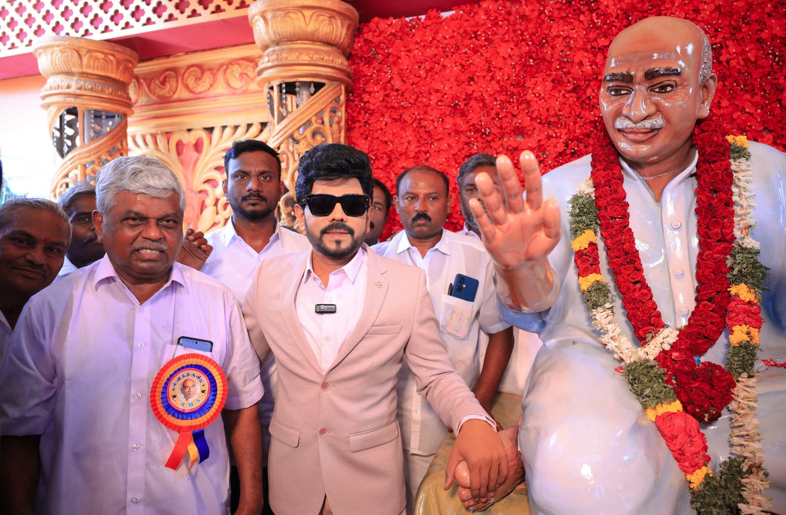 நாடார் மகாஜன சங்கம் நடத்திய காமராஜர் விழா!  நடிகர் லெஜண்ட் சரவணன் பரிசு வழங்கினார்!!